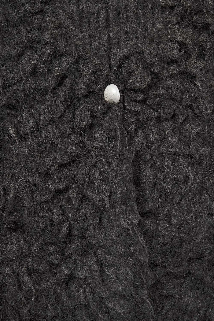 Luxurious vest with black long-haired texture