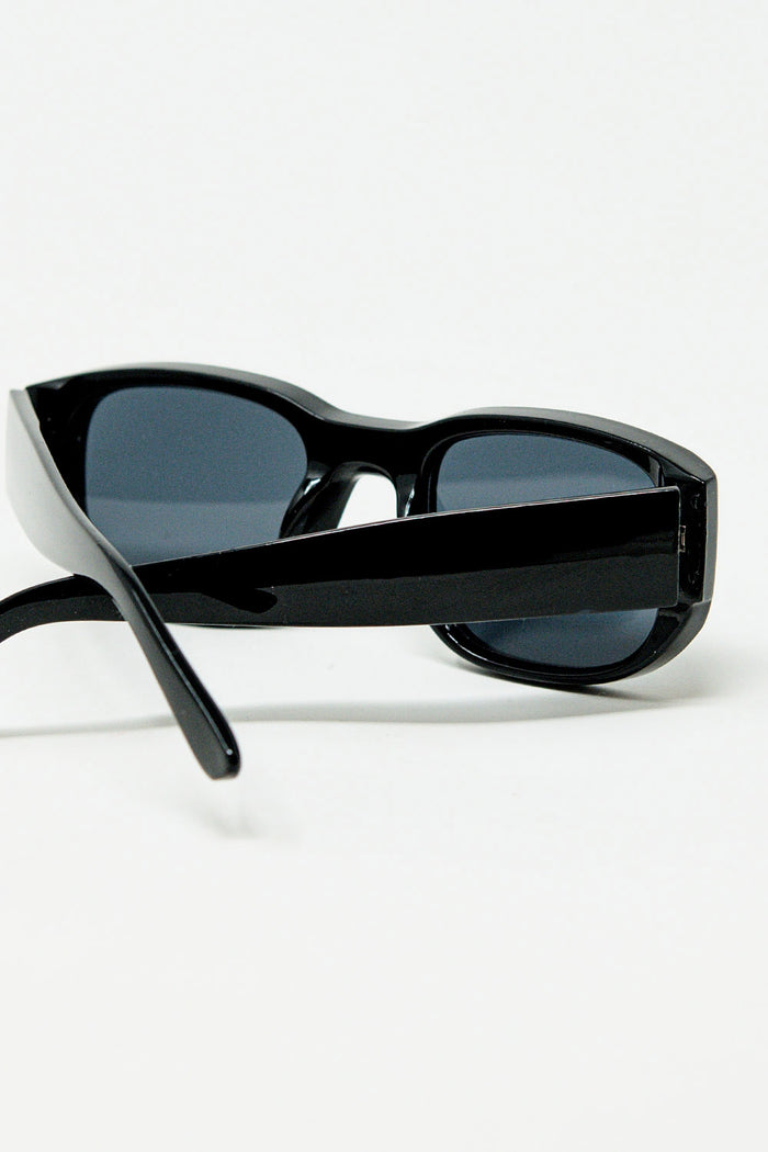 Oval Sunglasses with High Gloss Transparent Frames in black