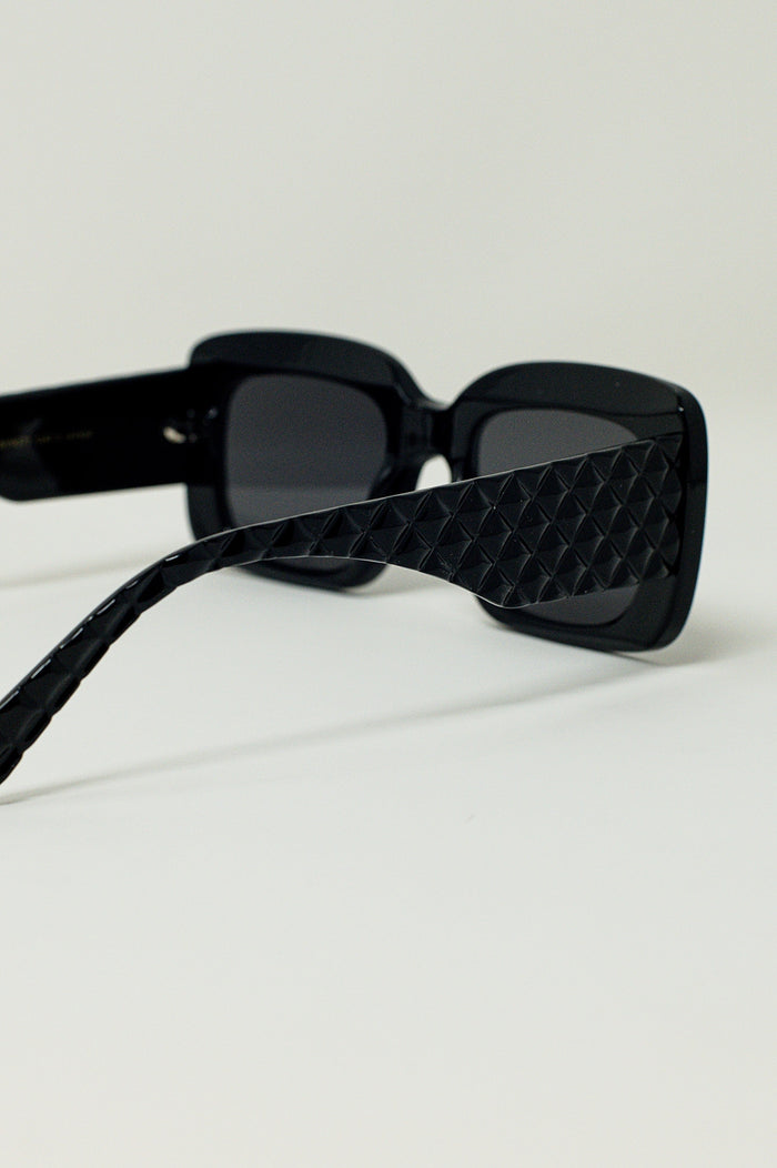 Oversized Oval Sunglasses With Side Detail in Black