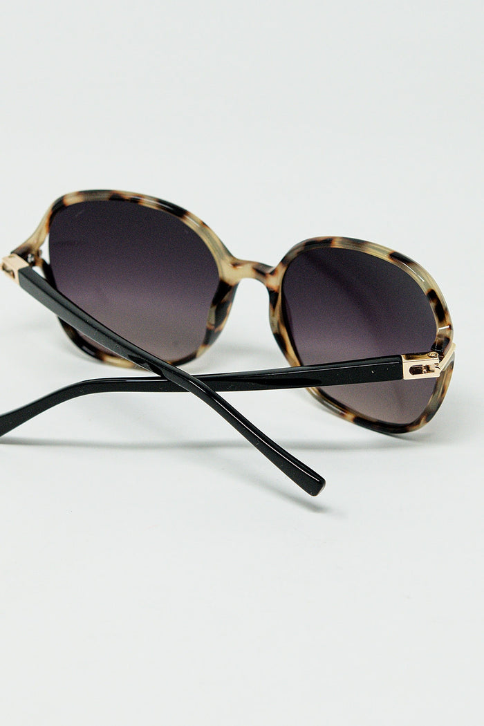Round beige printed sunglasses with gold metal detail