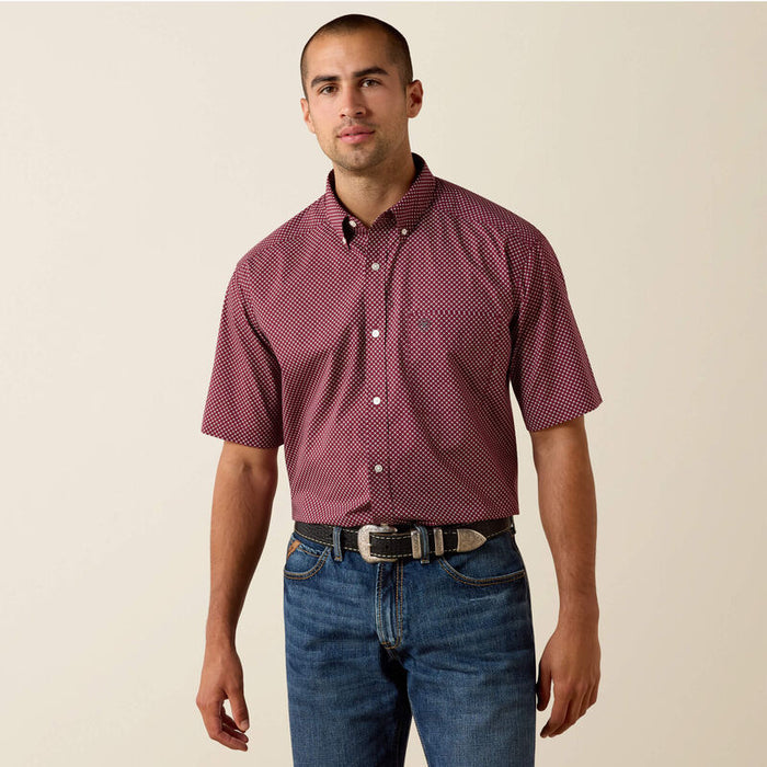 Ariat Men's S/S Pippin Classic Fit Shirt Western Button Down Shirt in Maroon Banner Geo Print
