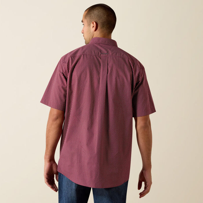 Ariat Men's S/S Pippin Classic Fit Shirt Western Button Down Shirt in Maroon Banner Geo Print