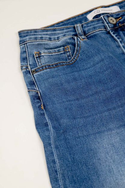Basic straight jeans with five pockets and frontal metalic button closure - Denim