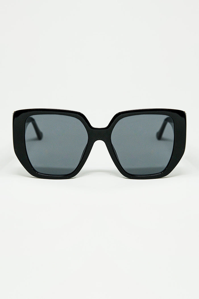 Black pin-up style sunglasses with geometric design and cat eyes