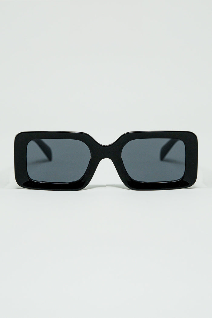 Black square sunglasses with detail on the side