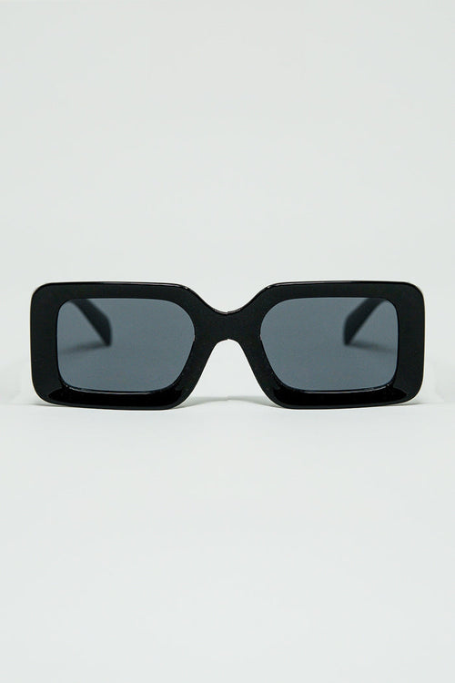Black square sunglasses with detail on the side