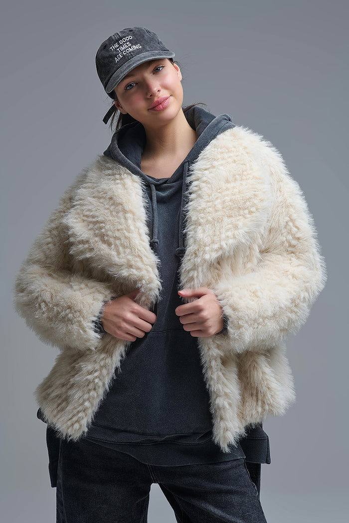 Chic beige Faux Fur Jacket with a wide neck