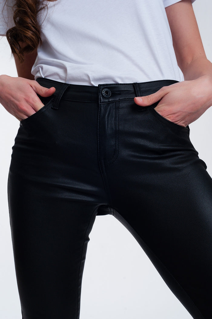 Coated pants in black - trousers