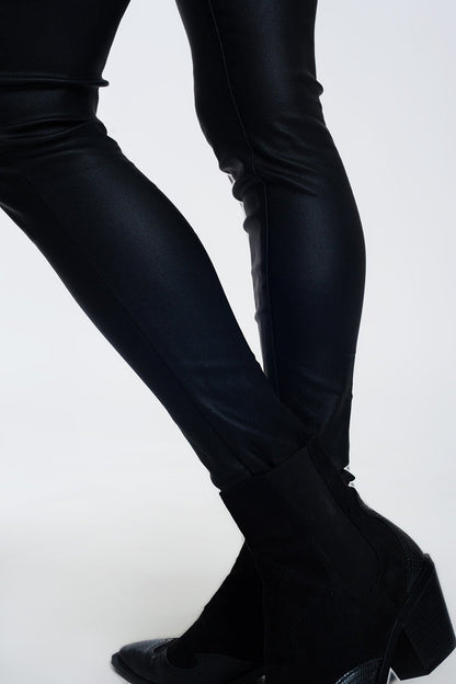 Coated pants in black - trousers