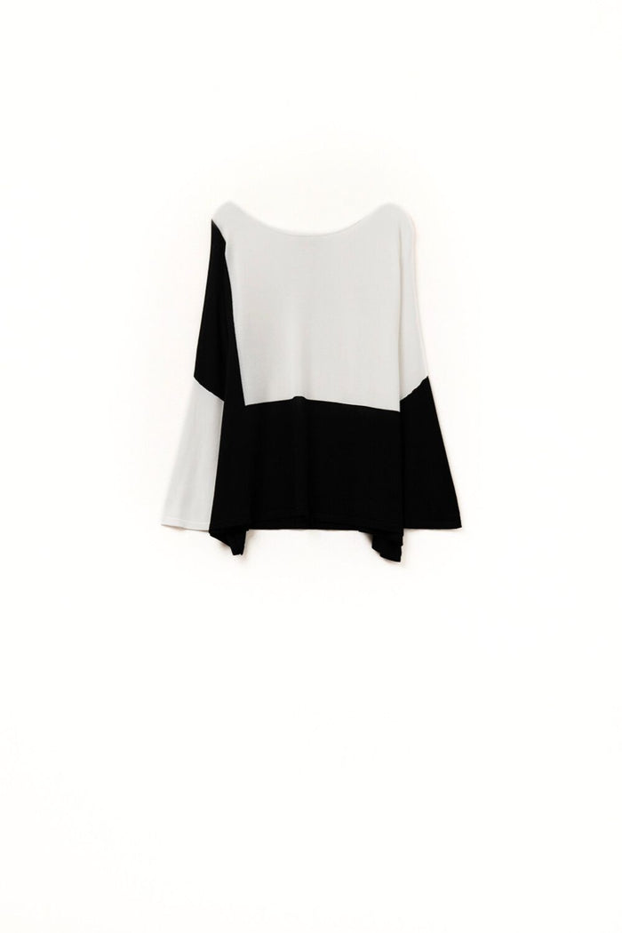 Color Block Bat Wing Sweater In White and black