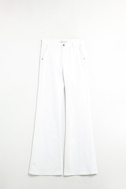 Comfy Stretcy White Flared Pants - trousers