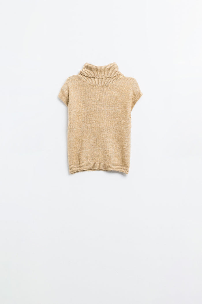 Cozy turtleneck sleeveless sweater in camel
