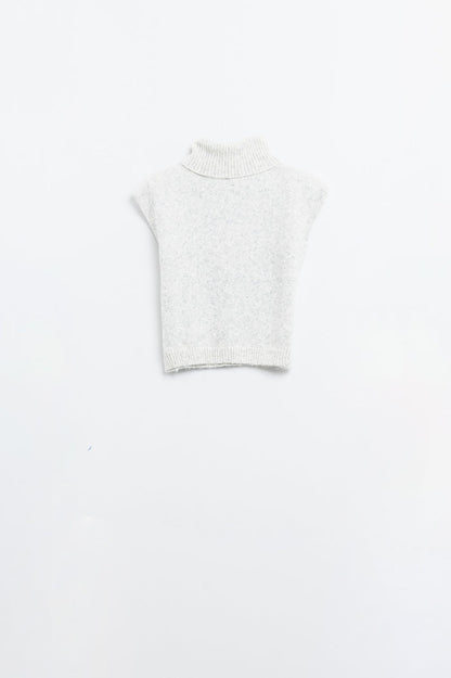 Cozy turtleneck sleeveless sweater in grey