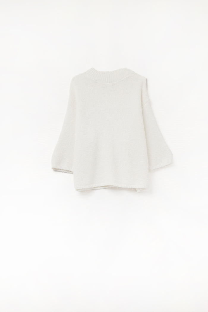 cream Fluffy sweater with three-quarter sleeves and round neck