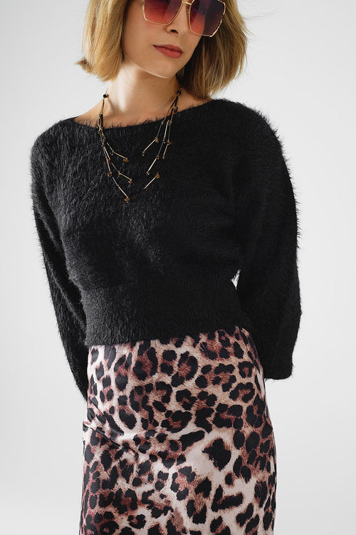 cropped fluffy sweater in black fitted at the waist
