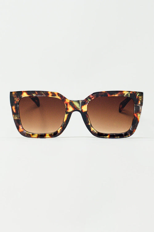 Elongated Squared Sunglasses With Dark Lenses in Tortoise Shell