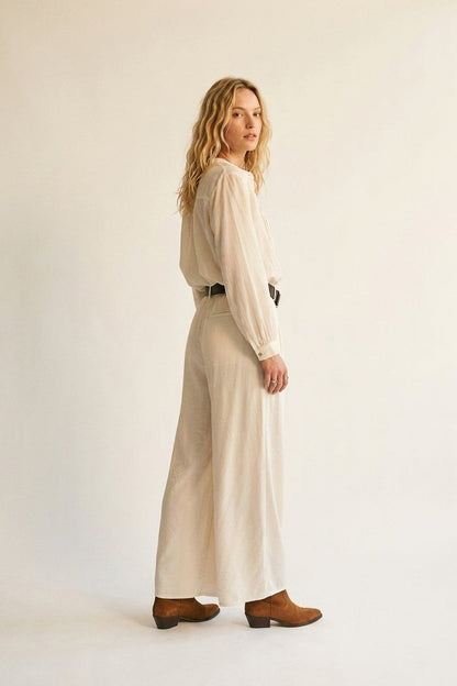 Extra-wide pants in a lightweight and shiny fabric - trousers