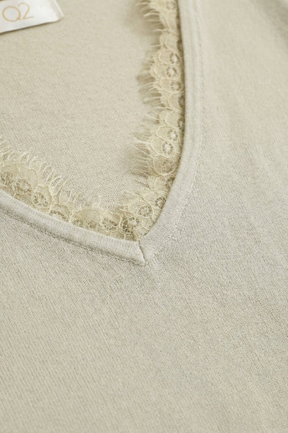 Fine and soft knit sweater with V-neck and lace trim in beige