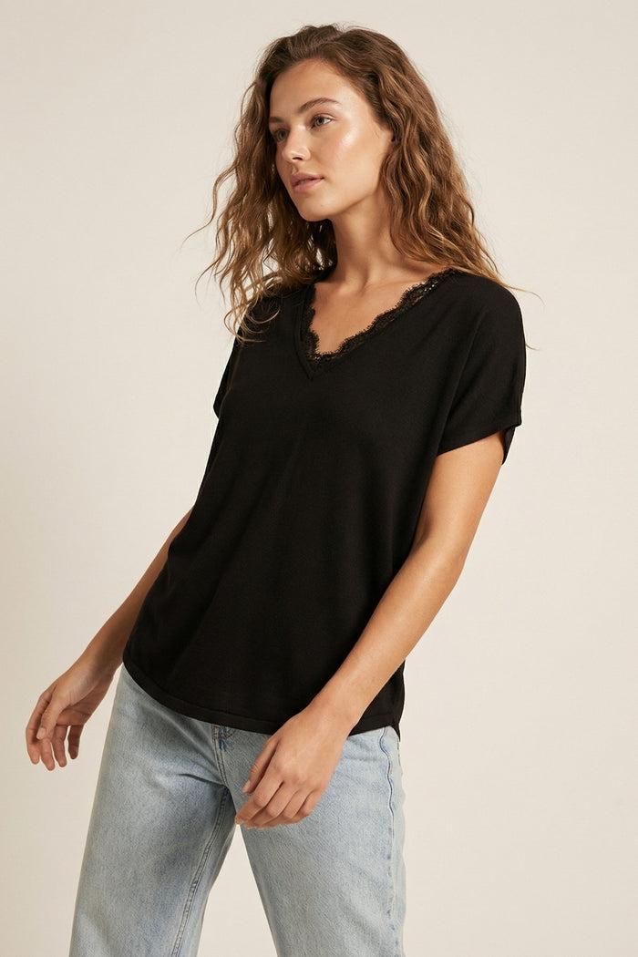 Fine and soft knit sweater with V-neck and lace trim in brown