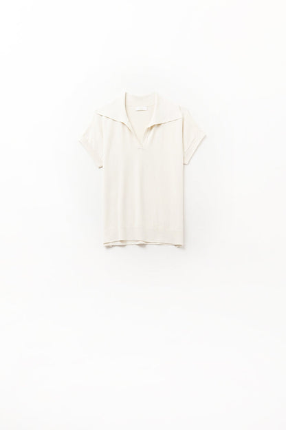 fine knit polo shirt in beige with short sleeves