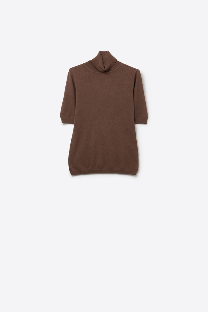 Fine knit sweater in brown with a high neck and elbow-length sleeves