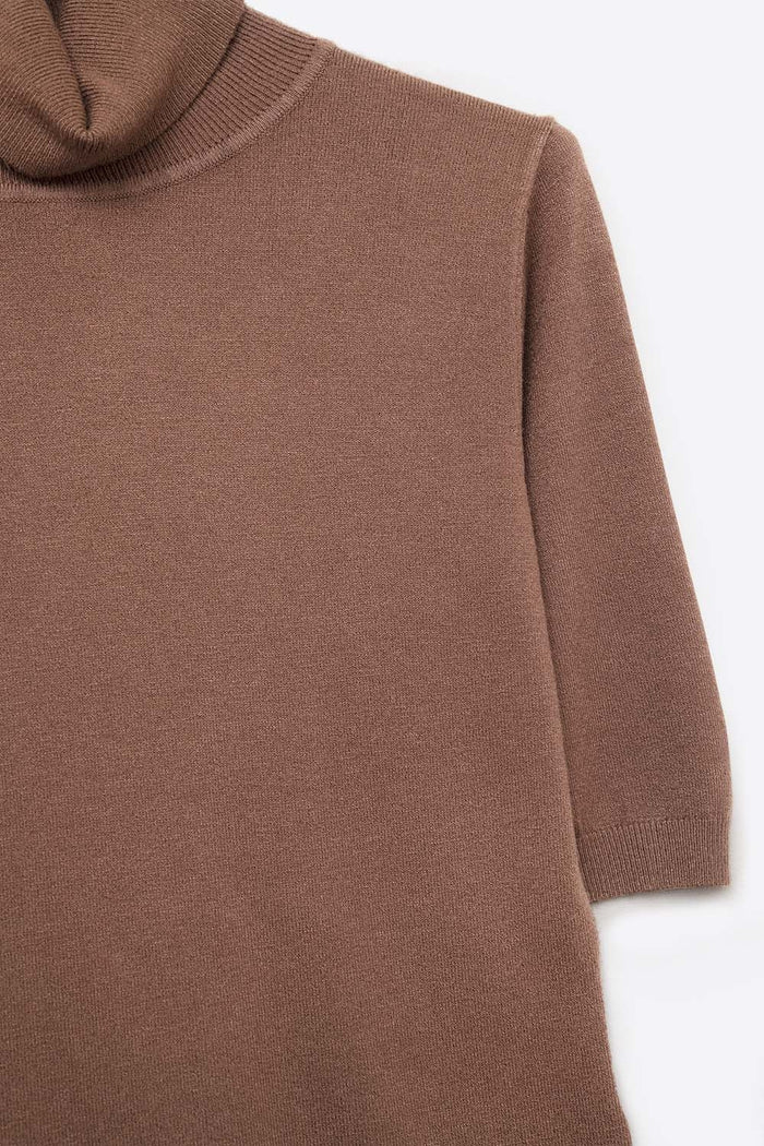 Fine knit sweater in brown with a high neck and elbow-length sleeves