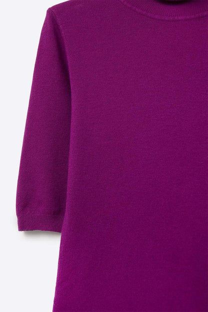 Fine knit sweater in fucsia with a high neck and elbow-length sleeves