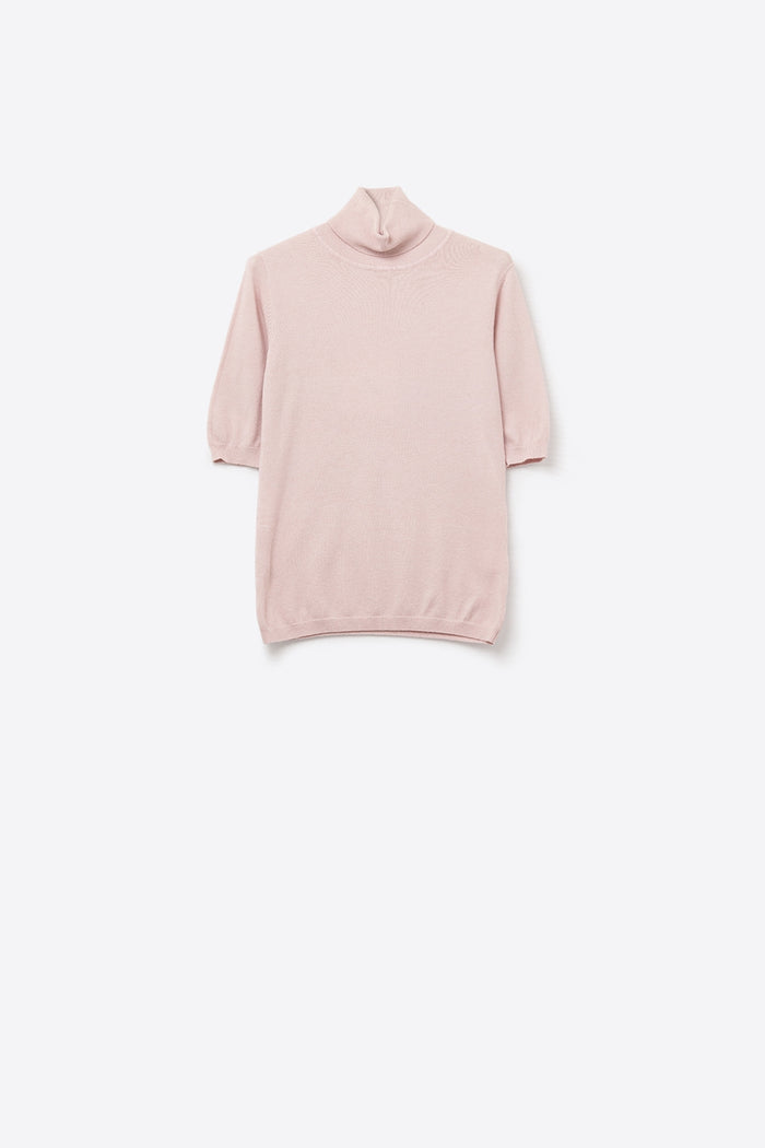 Fine knit sweater in pink with a high neck and elbow-length sleeves