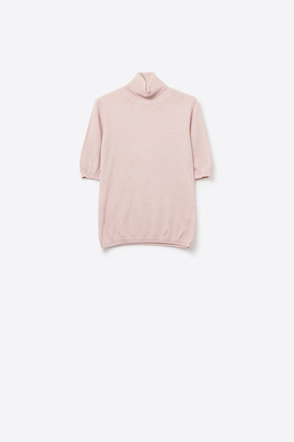 Fine knit sweater in pink with a high neck and elbow-length sleeves