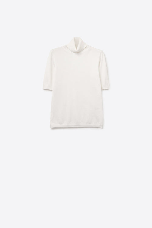Fine knit sweater in white with a high neck and elbow-length sleeves