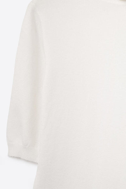 Fine knit sweater in white with a high neck and elbow-length sleeves