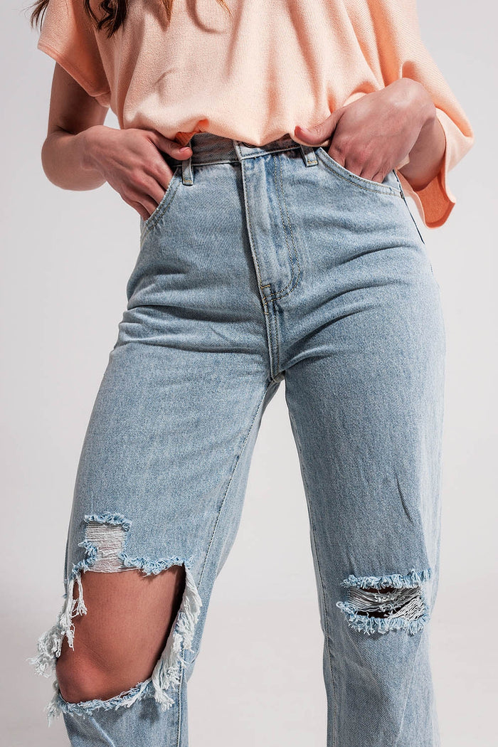 High rise mom jeans in lightwash with rips - Denim