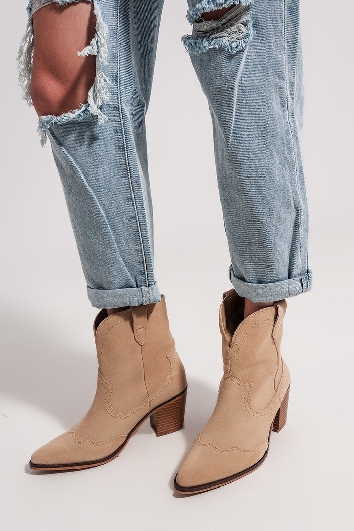 High rise mom jeans in lightwash with rips - Denim