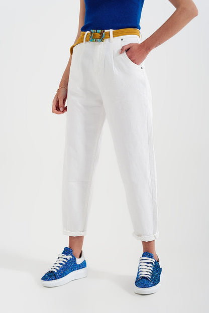 High rise mom jeans with pleat front in white - Coloured Jeans