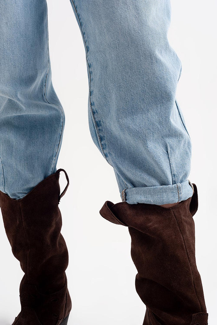 High rise relaxed jeans with pleat front in bleach wash - Denim
