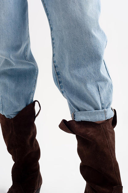 High rise relaxed jeans with pleat front in bleach wash - Denim
