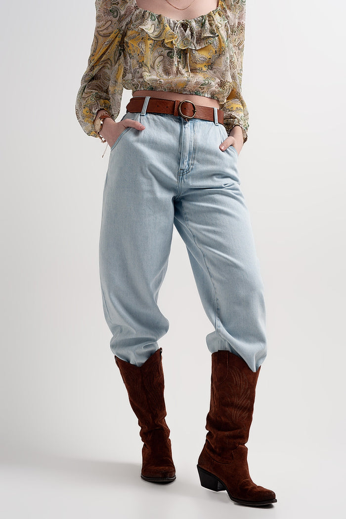 High rise slouchy mom jeans in lightwash - Denim