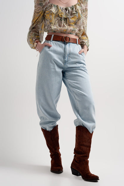 High rise slouchy mom jeans in lightwash - Denim