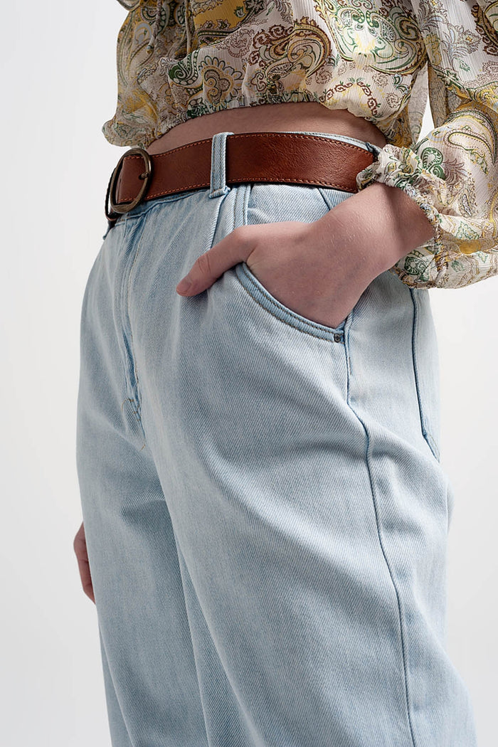 High rise slouchy mom jeans in lightwash - Denim