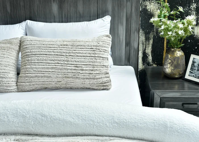 3-piece winter bedding set: textured square pillow with brushed comforter cover
