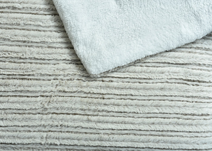 Folded brushed microfiber blanket edge with ridged texture layers
