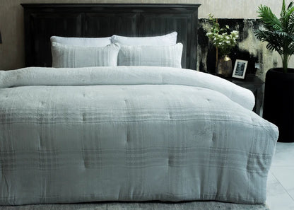 3-piece light grey winter bedding set with carved texture duvet and pillow shams