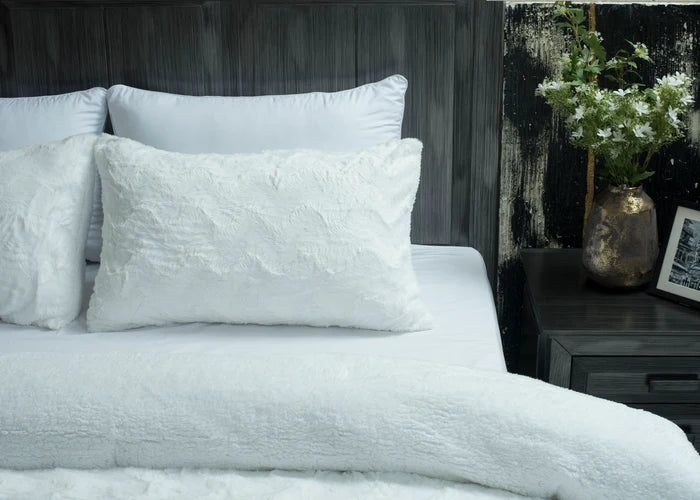Ivory 3-piece plush bedding set with textured duvet and square pillows