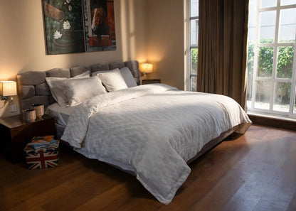 Light beige duvet cover set with textured jacquard pattern and matching pillowcases