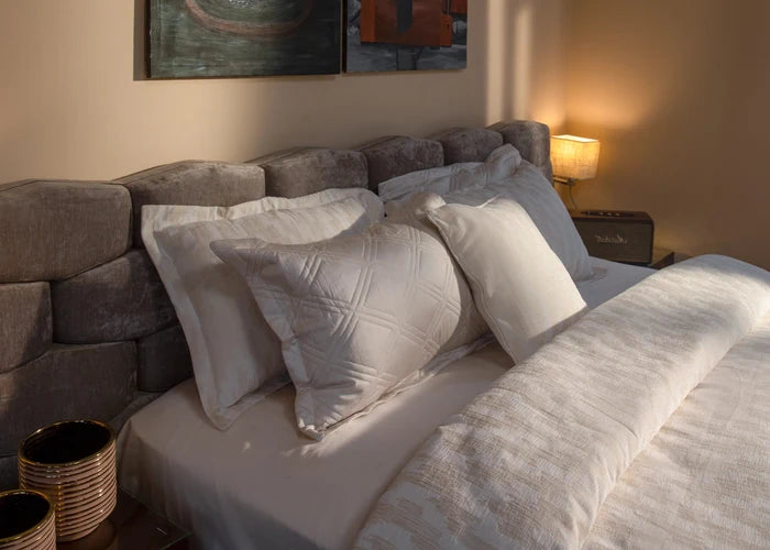 Light beige duvet cover set with jacquard-style fabric and two decorative pillows