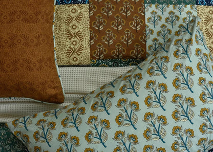 Cotton bed sheet with light-blue botanical motifs and cream trim