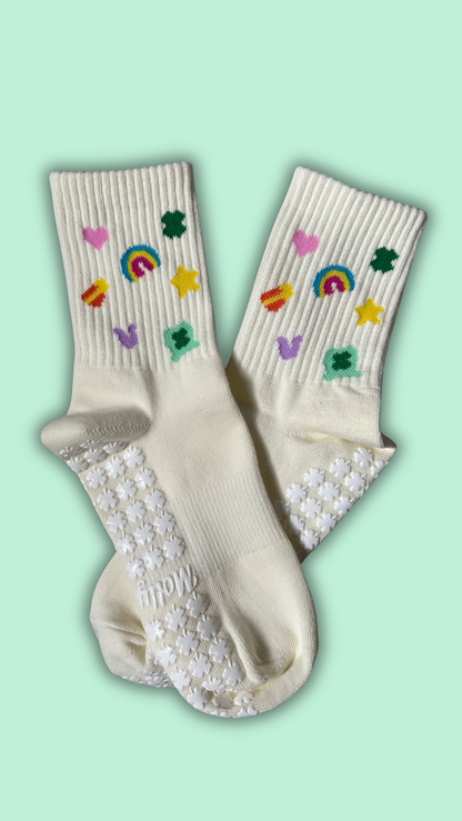 Cream ruffle workout socks