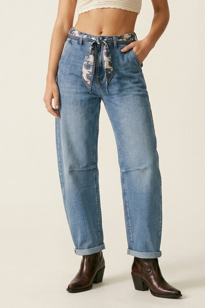 Light Wash Barrel Leg Jeans With Knee Seam Detail - Denim