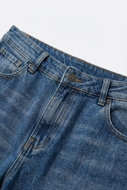 Light Wash Barrel Leg Jeans With Knee Seam Detail - Denim