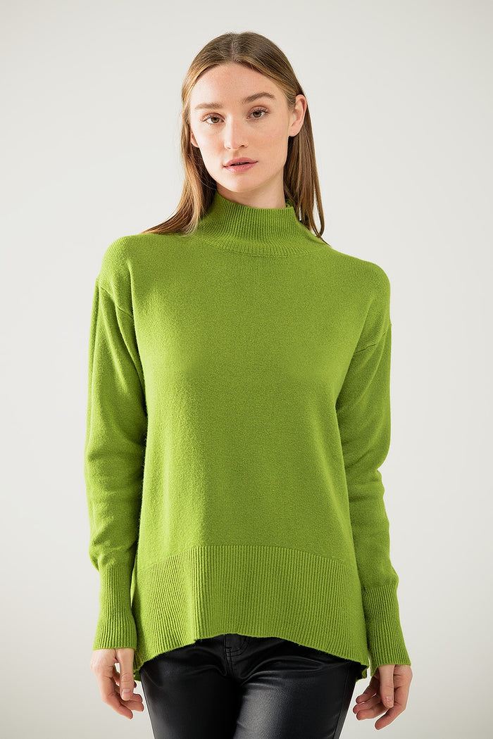 Loose green sweater with opening in the back